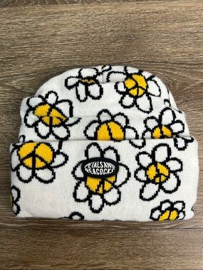 Petals and Peacocks Daisy Peace Sign Beanie Hat White Yellow Floral Acrylic Knit